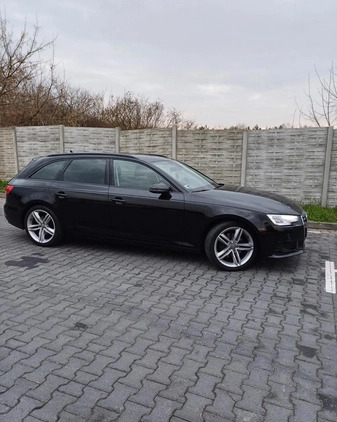 Audi A4 cena 69800 przebieg: 250000, rok produkcji 2016 z Zwoleń małe 277
